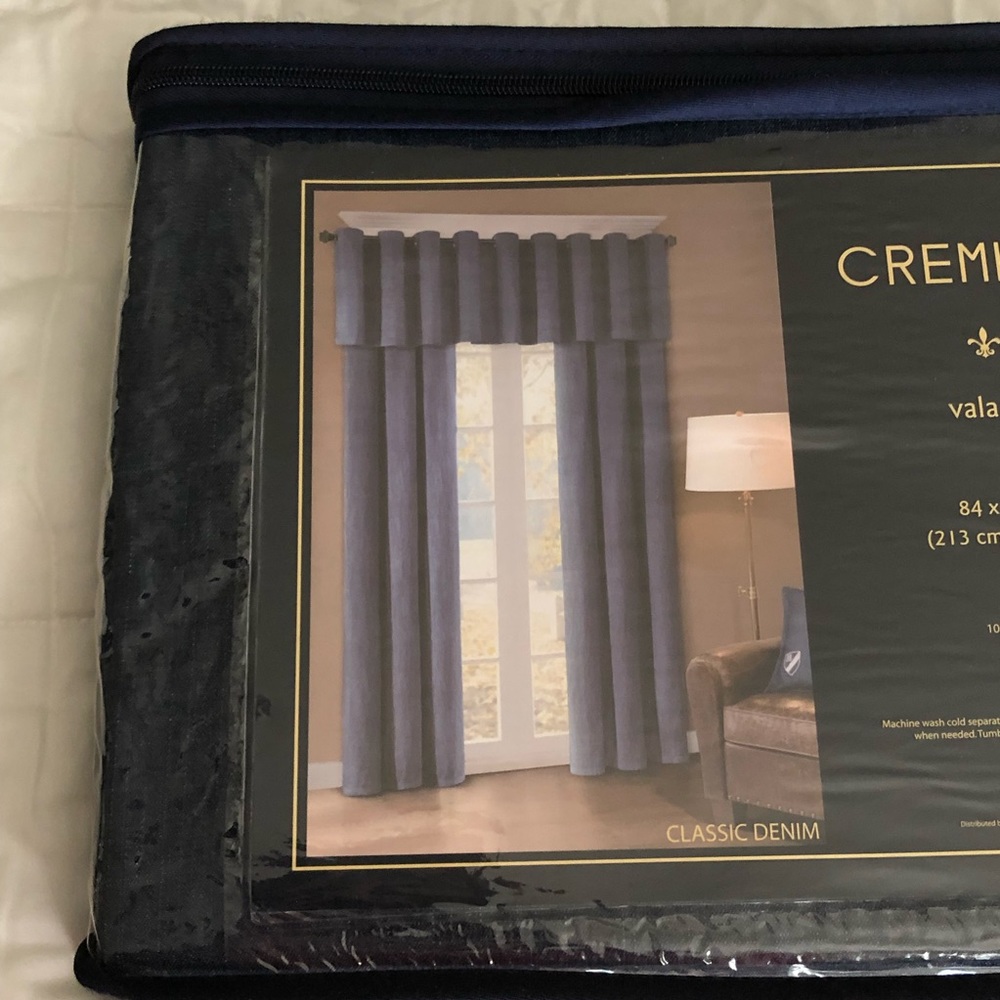 NWT Cremieux Denim Valance with grommets
